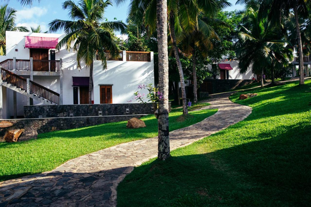 Utmt - Underneath The Mango Tree Spa & Beach Resort Диквелла Экстерьер фото