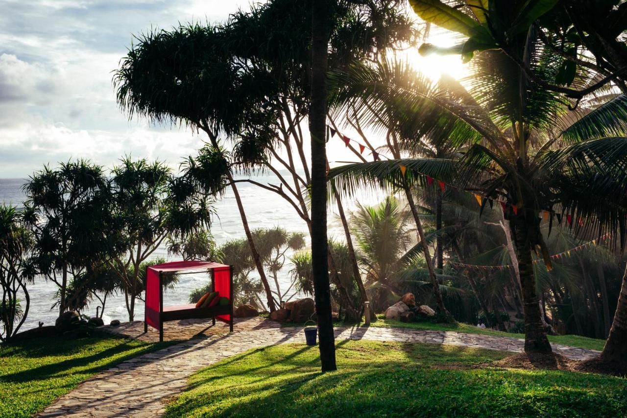 Utmt - Underneath The Mango Tree Spa & Beach Resort Диквелла Экстерьер фото