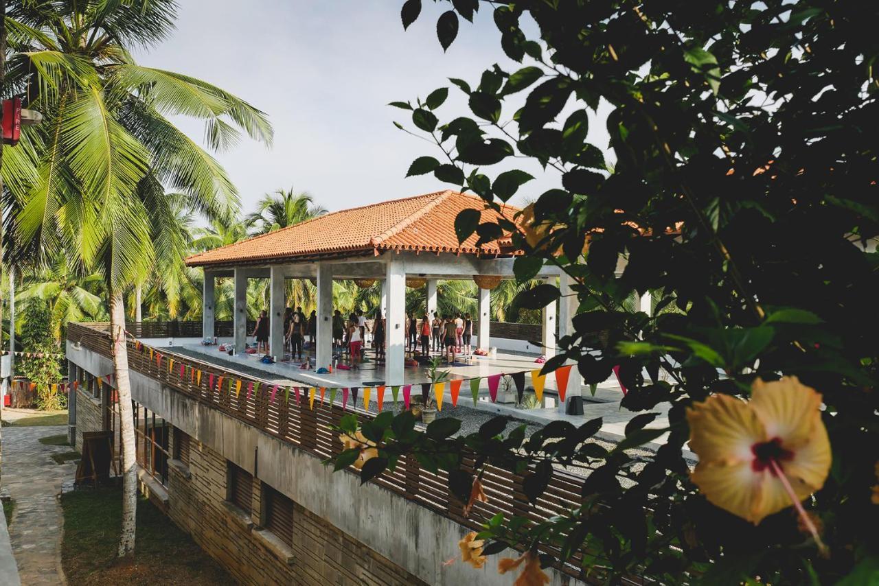 Utmt - Underneath The Mango Tree Spa & Beach Resort Диквелла Экстерьер фото