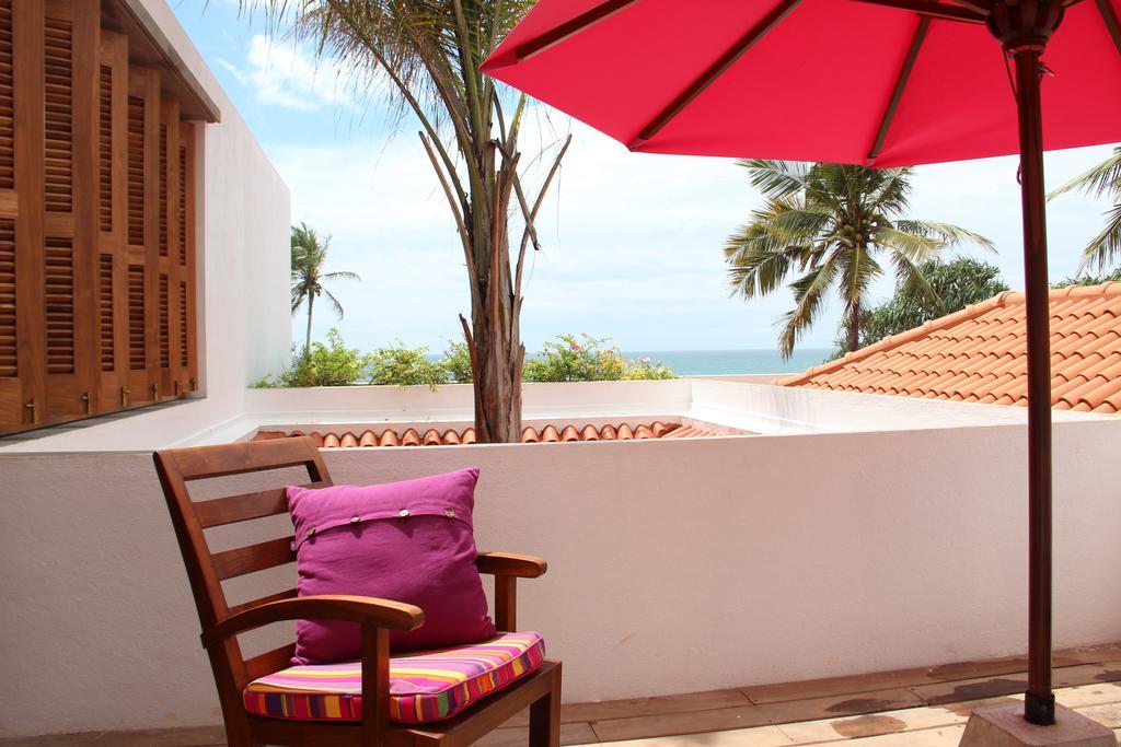 Utmt - Underneath The Mango Tree Spa & Beach Resort Диквелла Номер фото